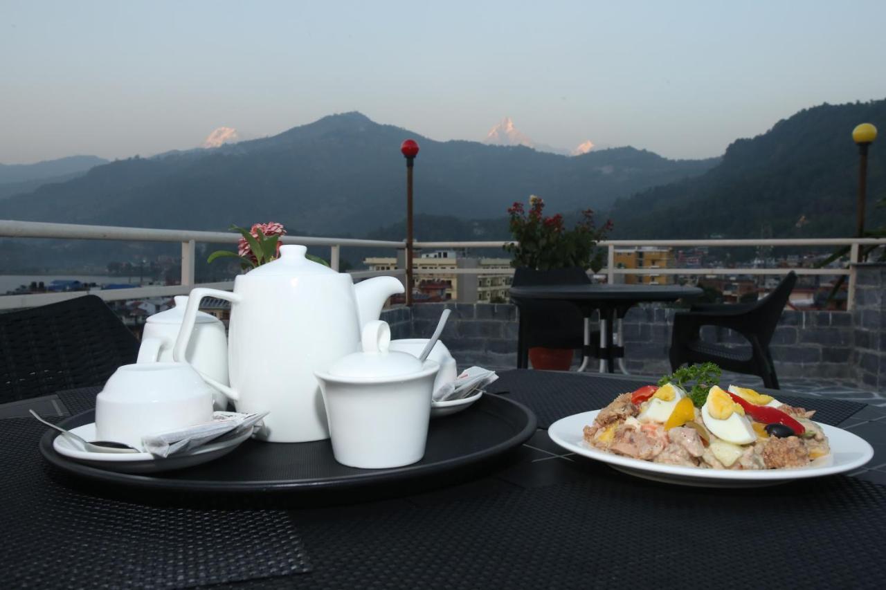 Hotel White Himal Pokhara Exteriör bild
