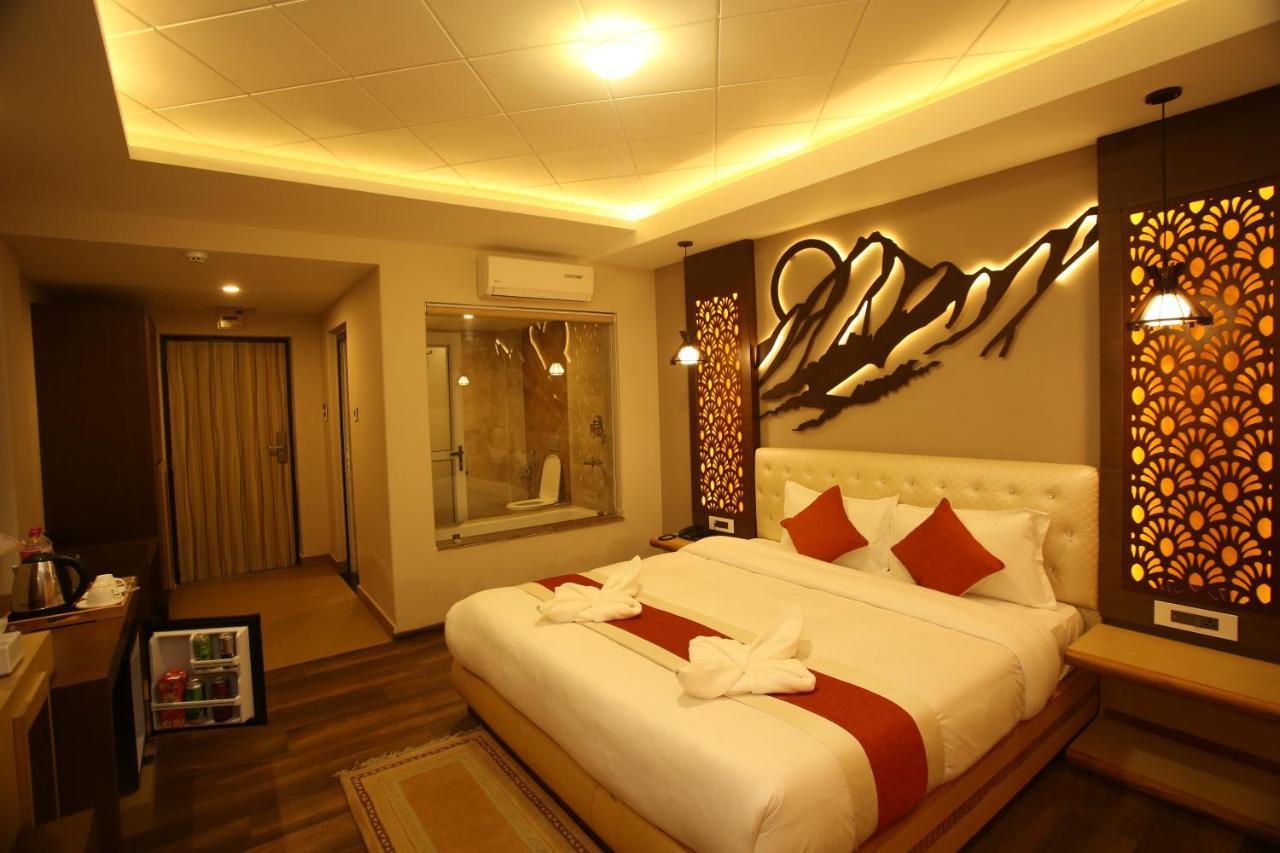 Hotel White Himal Pokhara Exteriör bild
