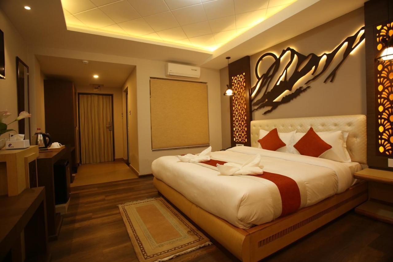 Hotel White Himal Pokhara Exteriör bild