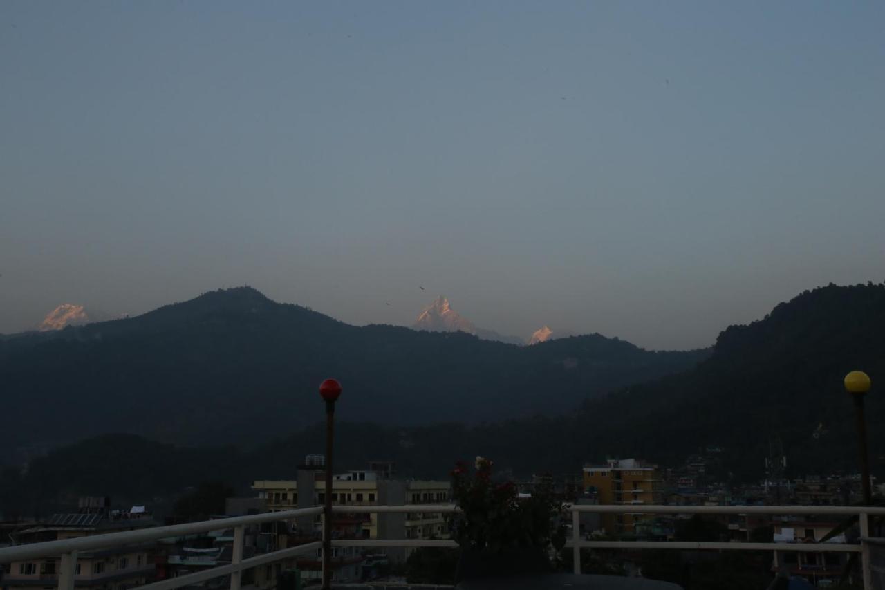Hotel White Himal Pokhara Exteriör bild