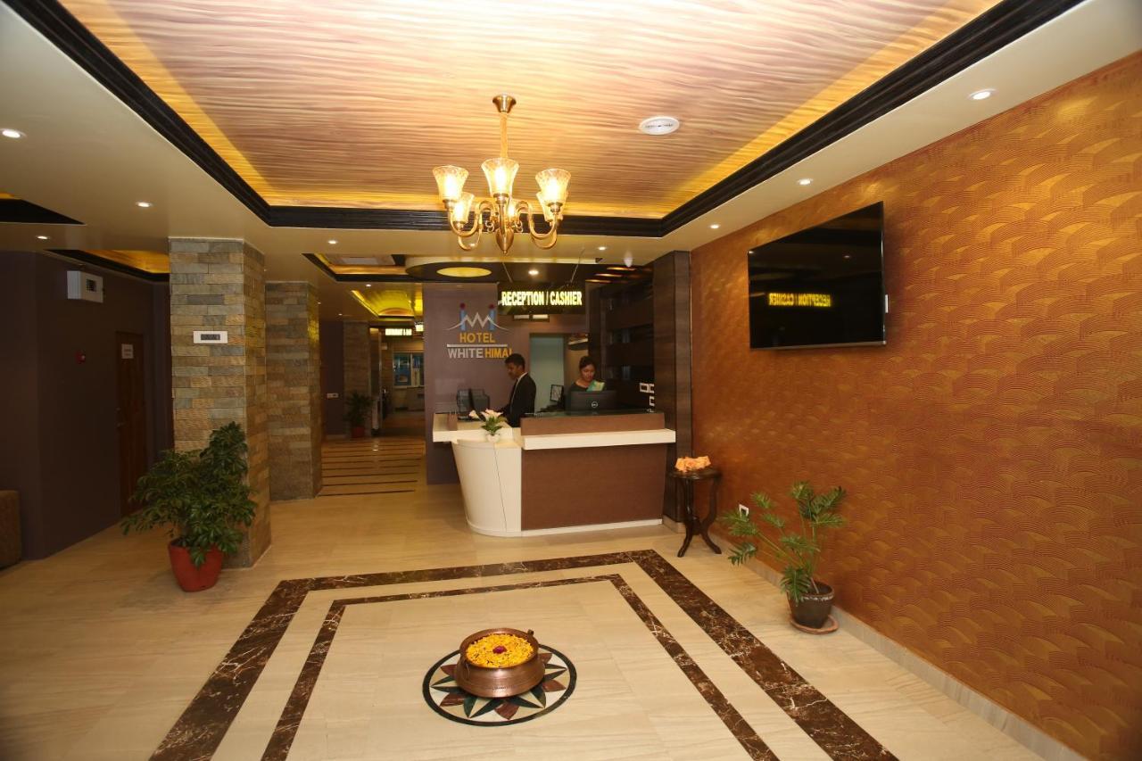 Hotel White Himal Pokhara Exteriör bild