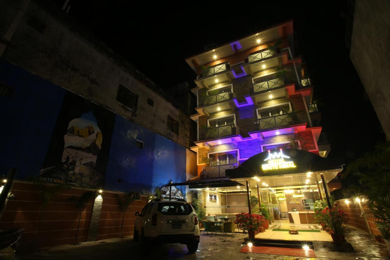Hotel White Himal Pokhara Exteriör bild