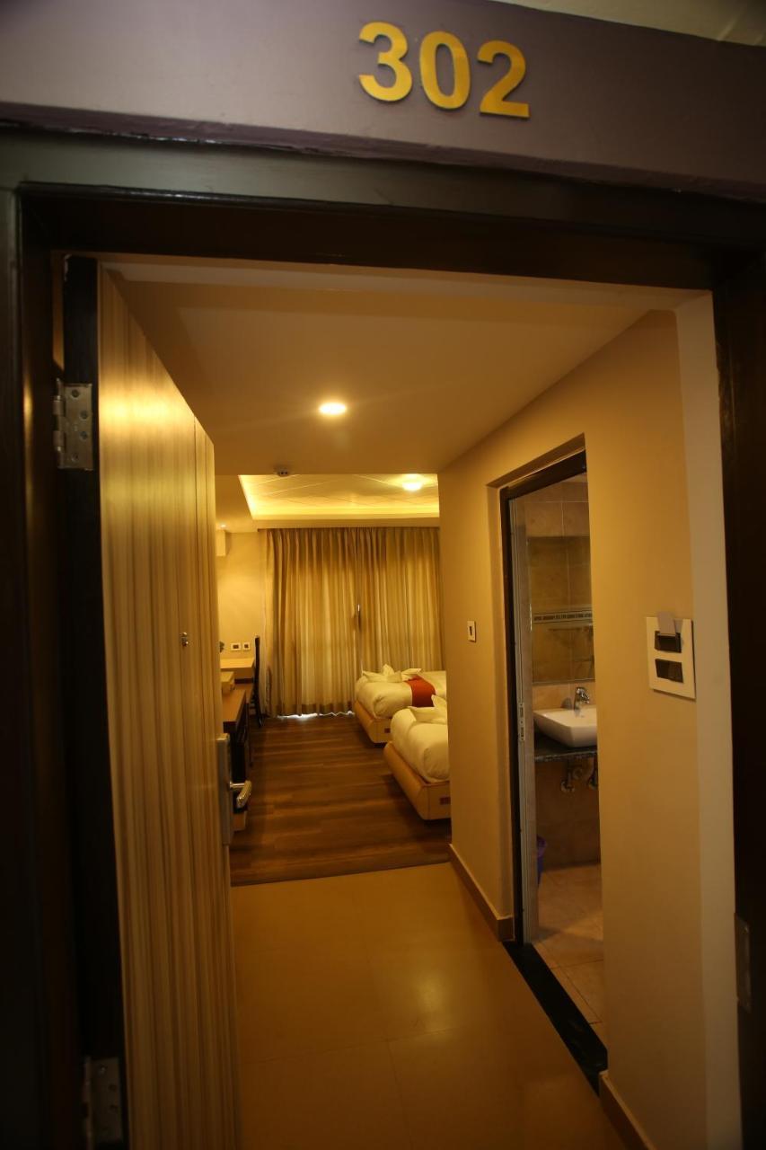 Hotel White Himal Pokhara Exteriör bild