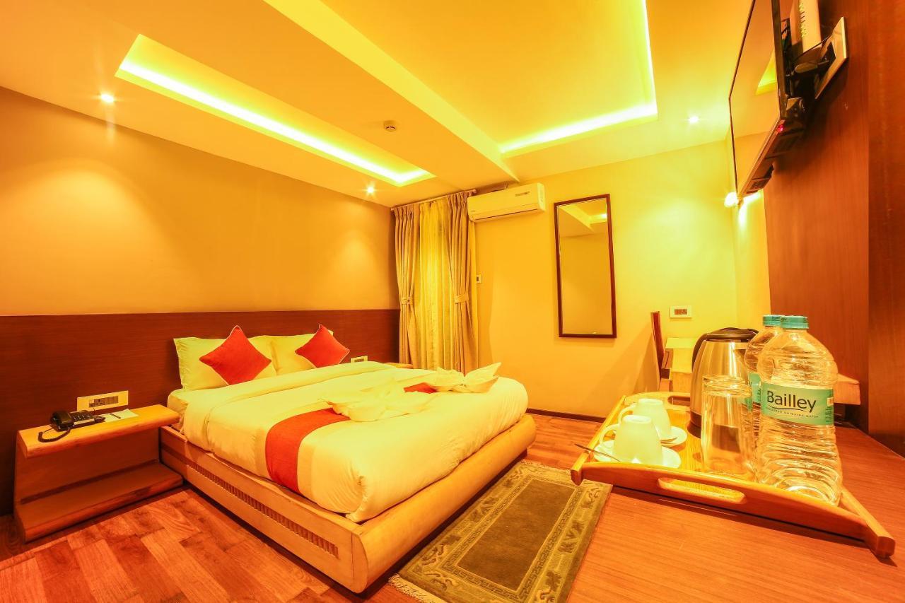 Hotel White Himal Pokhara Exteriör bild