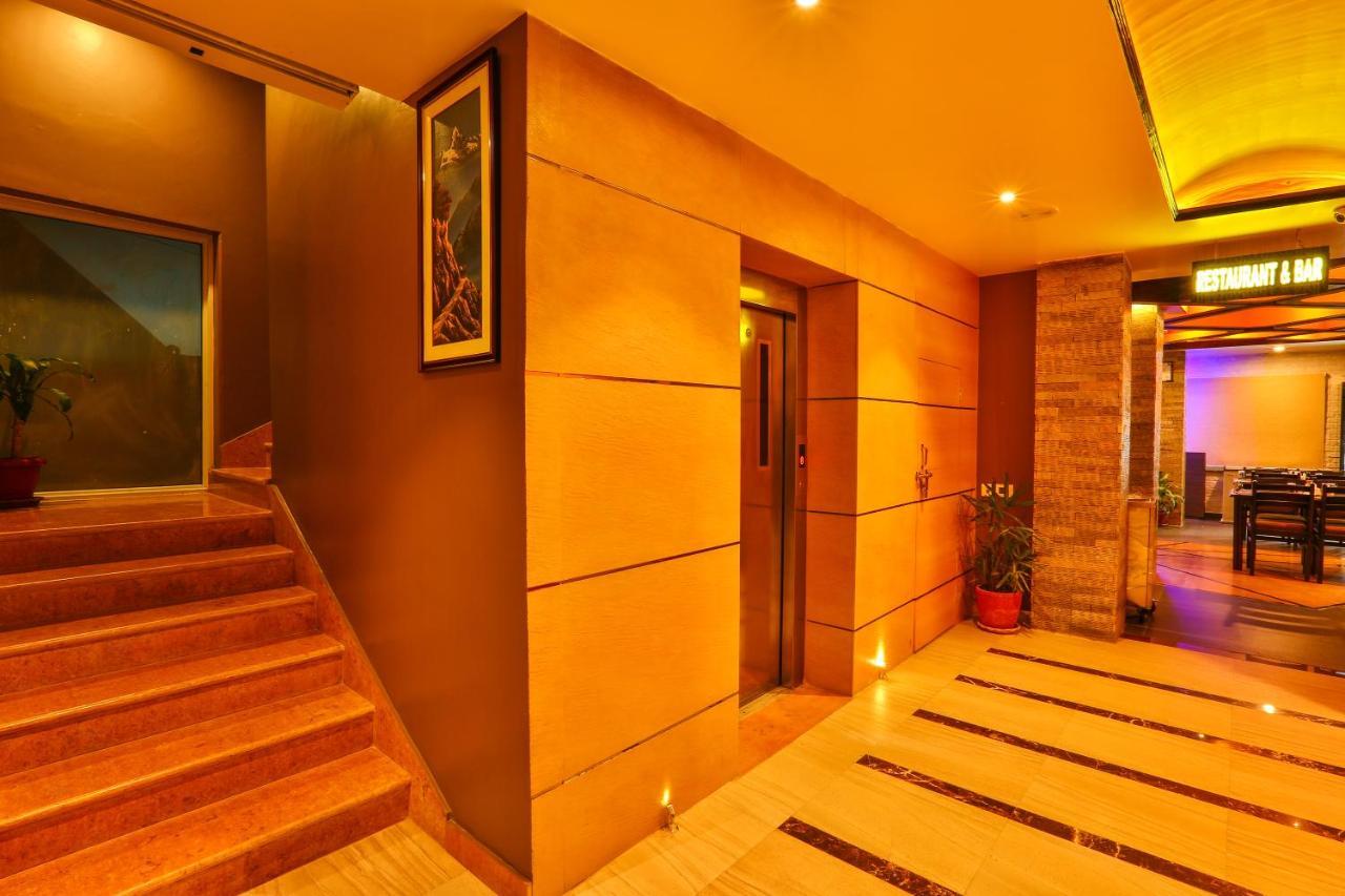 Hotel White Himal Pokhara Exteriör bild