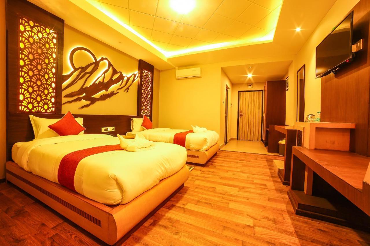 Hotel White Himal Pokhara Exteriör bild