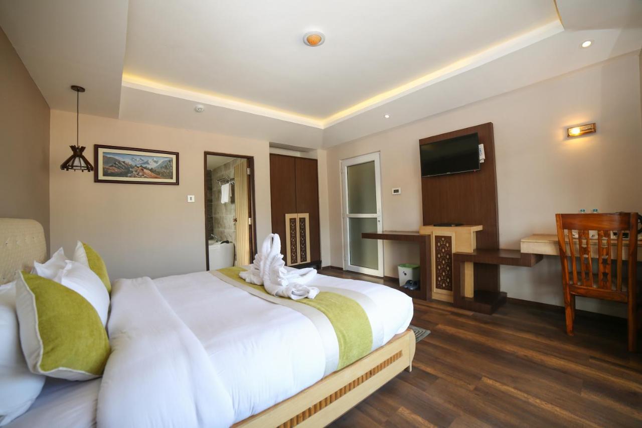 Hotel White Himal Pokhara Exteriör bild