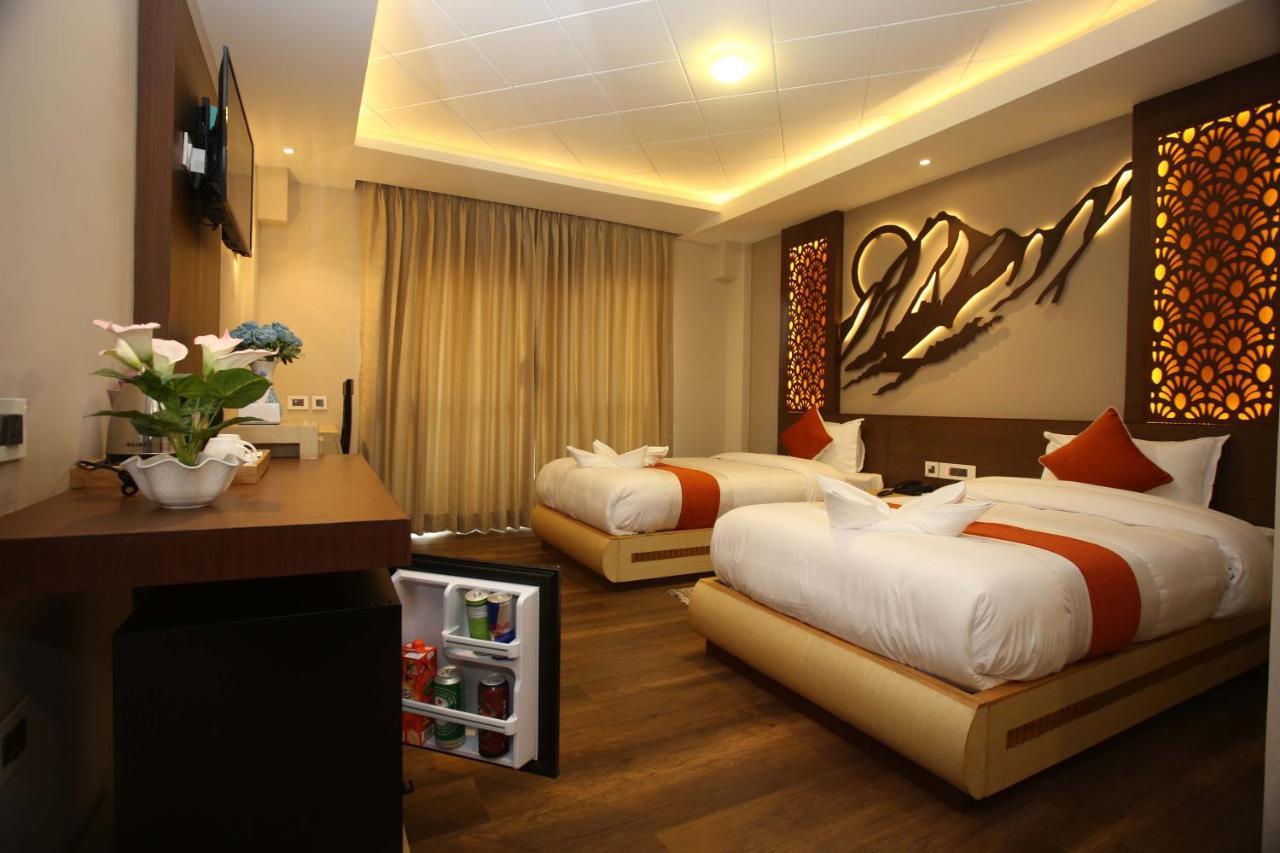 Hotel White Himal Pokhara Exteriör bild