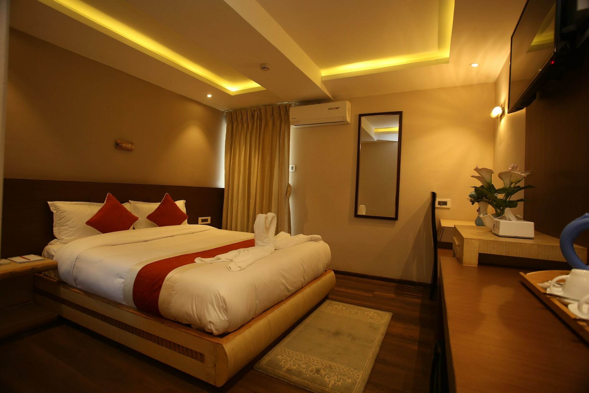 Hotel White Himal Pokhara Exteriör bild