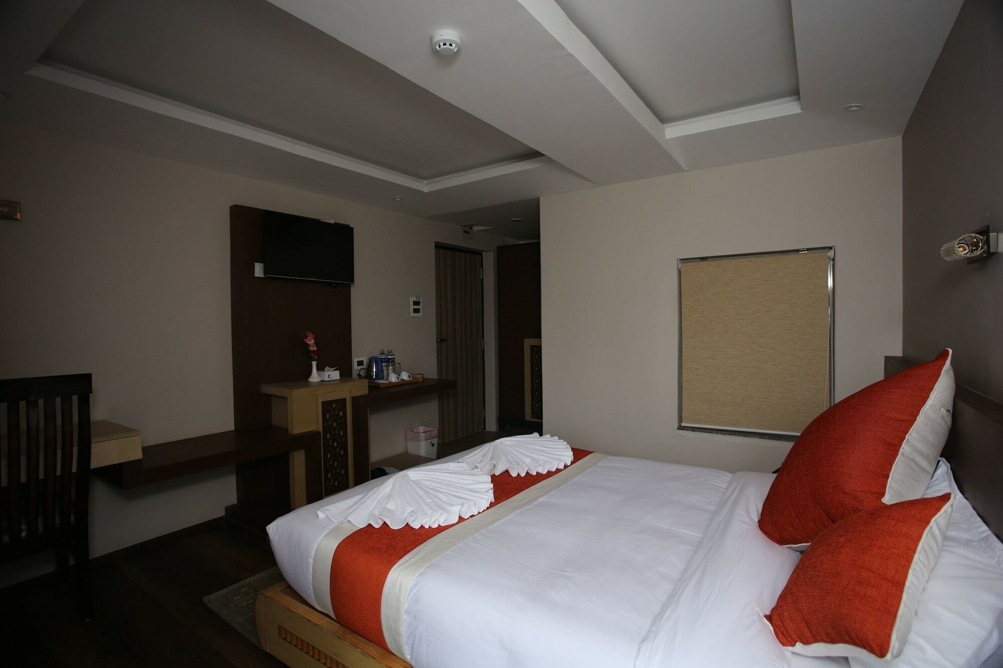 Hotel White Himal Pokhara Exteriör bild